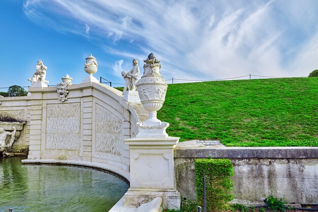 Upper Belvedere.Hermosas fuentes en el complejo Belvedere.Vienna. Austria.