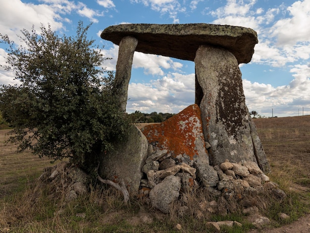 Uralte prähistorische Dolmen. Anta da Melriça in der Nähe von Castelo de Vide. Portugal.