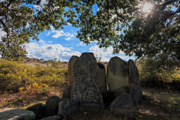 Uralte prähistorische Dolmen. Anta dos Currais do Galhordas in der Nähe von Castelo de Vide. Portugal.