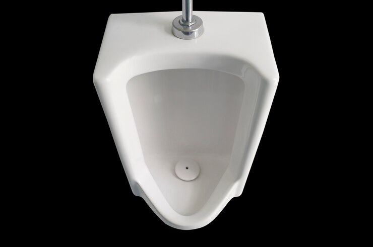 Urinal auf schwarzem Hintergrund