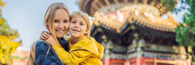 Urlaub in China genießen Mutter und Sohn in der verbotenen Stadt reisen nach China mit Kinderkonzept visafrei