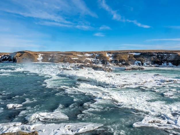 Urridafoss la cascada más voluminosa del país al sur cerca de la carretera principal de Islandia