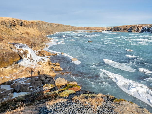 Urridafoss la cascada más voluminosa del país al sur cerca de la carretera principal de Islandia