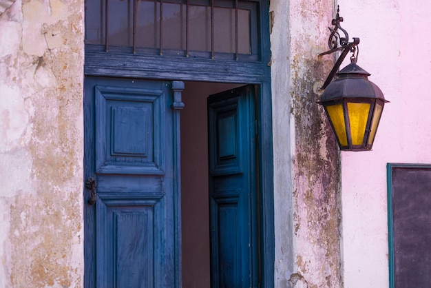 Uruguay calles coloniales de Colonia del Sacramento en el centro histórico del Barrio Histórico