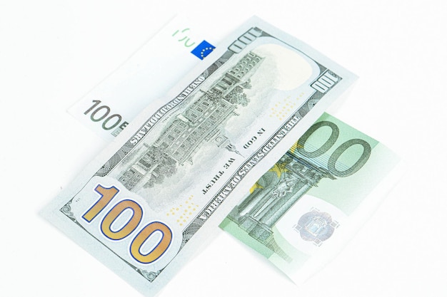 Foto us-dollar und euro-banknotengeld
