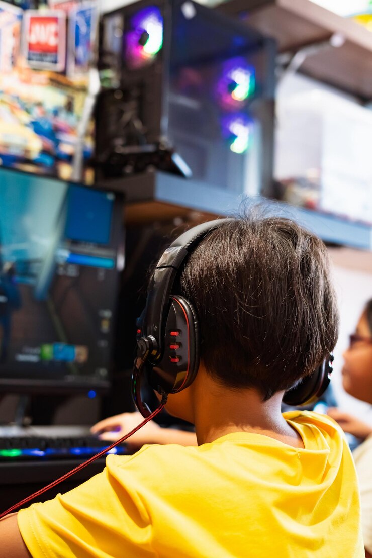Foto usando auriculares un jugador en una habitación jugando con amigos en las redes en videojuegos