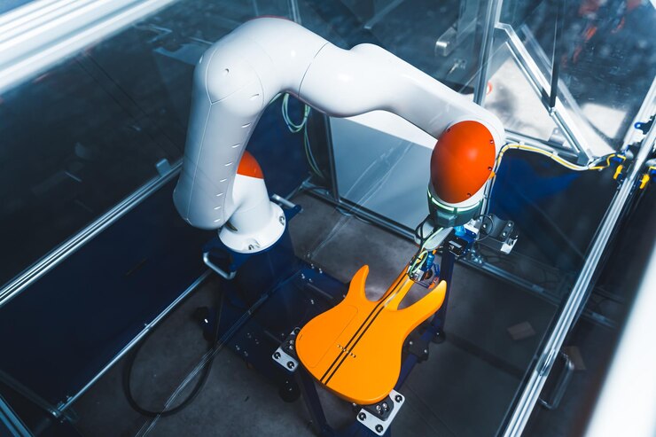 Foto usando el brazo del robot para comprobar la pintura de la guitarra controlando la calidad en el brazo robótico de la fábrica y