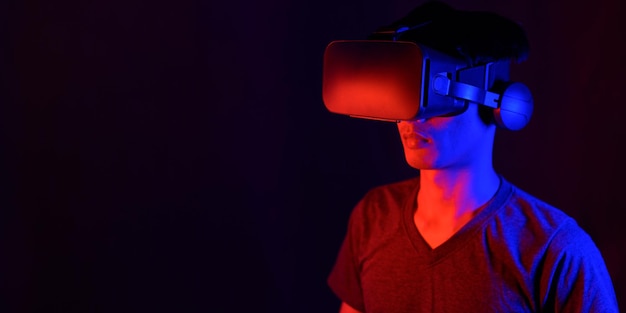 Usando óculos VR simulado mundo da postura corporal metaverso