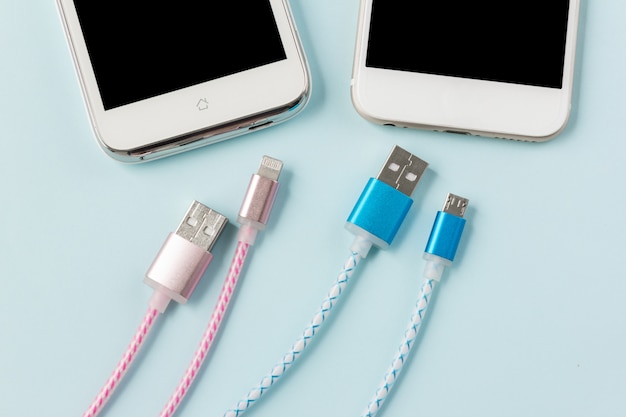 USB-Ladekabel für Smartphone und Tablet in der Draufsicht