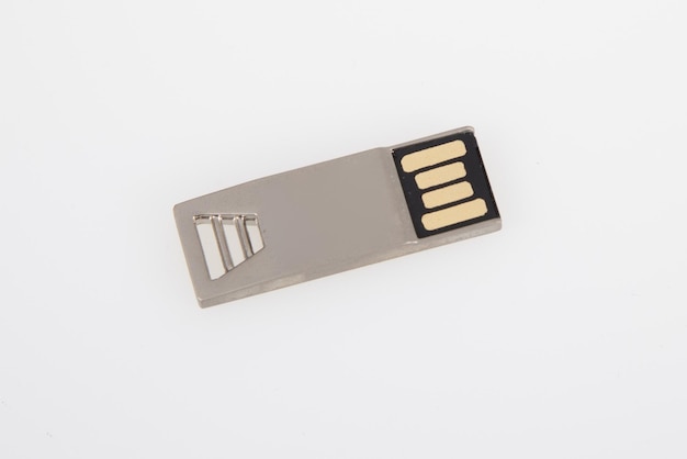 USB-Schlüssel-Flash-Silberstahl moderner Laufwerks-PC auf weißem Hintergrund