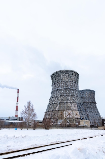 Usina combinada de calor e energia a gás com tubulações enormes estações de energia a vapor