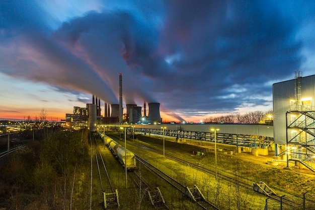 Usina de Lignite no pôr do sol