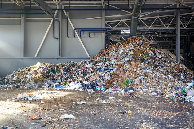 Usina moderna de processamento de reciclagem de resíduos Coleta de lixo separada Reciclagem e armazenamento de resíduos para posterior descarte