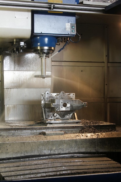 Usinagem de metal CNC por moinho vertical