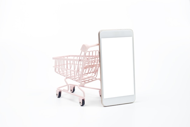 Foto uso de maqueta de pantalla blanca vacía de smartphone para publicidad de texto con carrito de compras sobre fondo blanco. supermercado de compras en línea en internet. venta de negocios compra marketing digital.