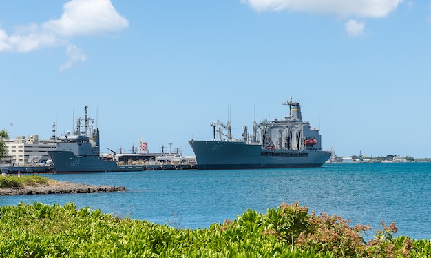 Foto uss arizona memorial en pearl harbor.