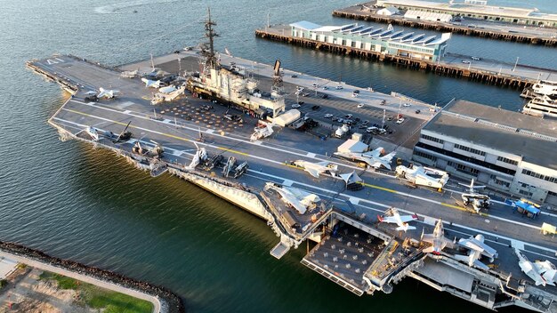 Foto uss midway em san diego, califórnia, estados unidos