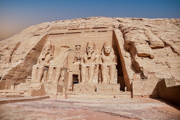Äußere Fassade des Abu Simbel-Tempels in Ägypten