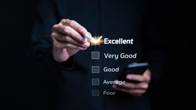 Los usuarios dan excelentes calificaciones y marcan una marca en una lista de comprobación Encuesta en línea Revisión del cliente Satisfacción del cliente Conceptos de encuesta de retroalimentación El cliente evalúa la calidad del servicio Reputación del negocio