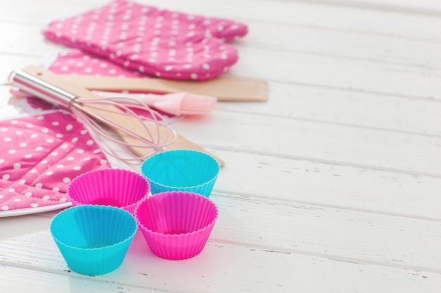 Utensílios de cozinha flatlay. Vista superior de dispositivos de cozinha. Material de padaria.