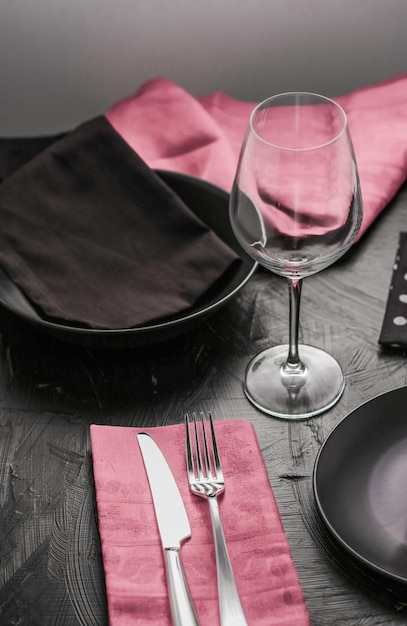 Utensílios de mesa vazios com adereços de chapeamento de guardanapo rosa conjunto de luxo para festa de data de evento de casamento ou design de férias de marca de decoração de interiores de casa de luxo