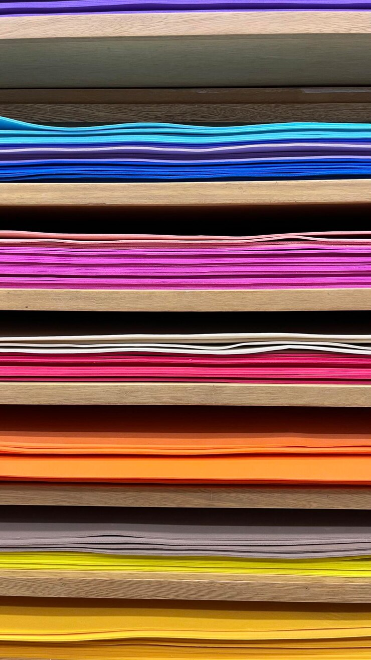 Utiles escolares de colores Papeles de colores Agendas, libros de colores. Carpetas textura de papel