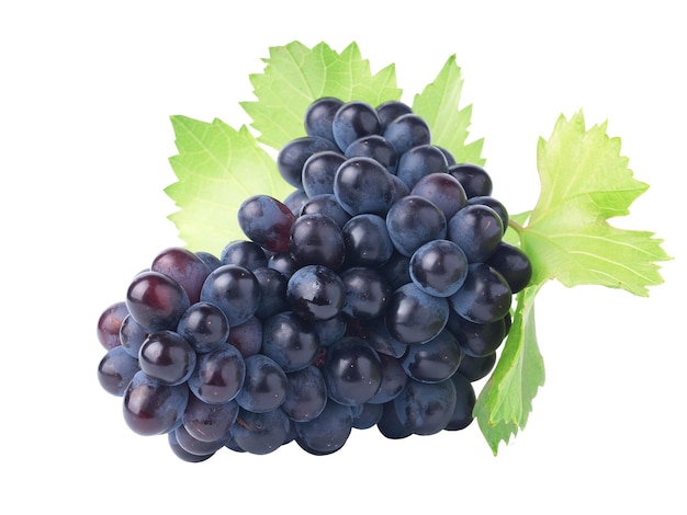Uvas aisladas sobre un fondo blanco