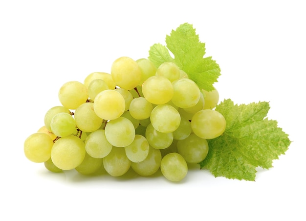 Uvas maduras com folhas