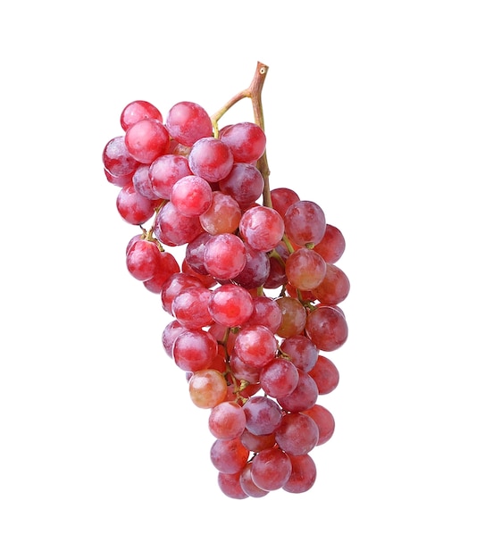 Uvas rojas aisladas en blanco