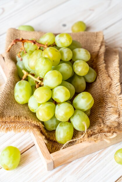 uvas verdes frescas