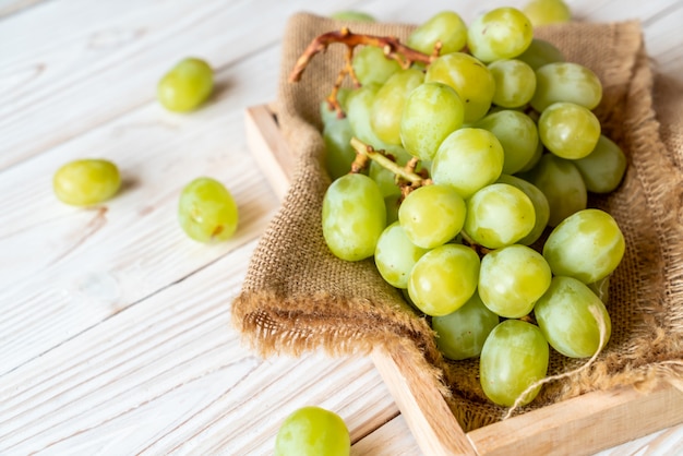 uvas verdes frescas