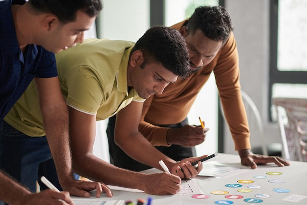 Foto ux-designer bei der arbeit