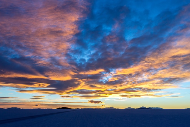 Uyuni Salzwiesen in Bolivien schöne Aussicht auf Sonnenuntergänge und Sonnenaufgänge