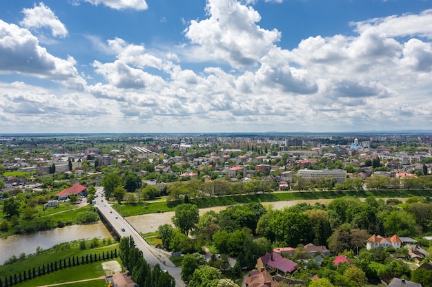 Uzhgorod city Ucrânia vista panorâmica panorâmica perto do rio Uzh.