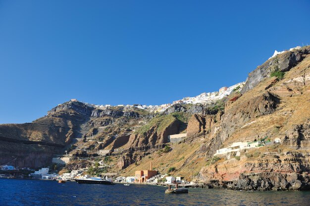 vacaciones de verano en la hermosa isla volcánica de santorini en grecia