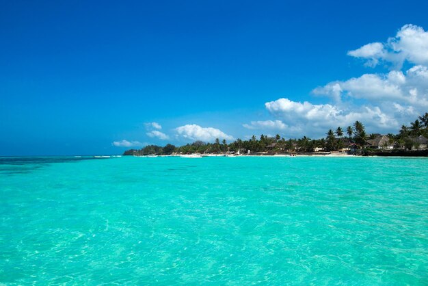 Vacaciones de verano en el mar y concepto de vacaciones para el turismo