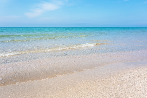 Vacaciones de verano en la playa del mar