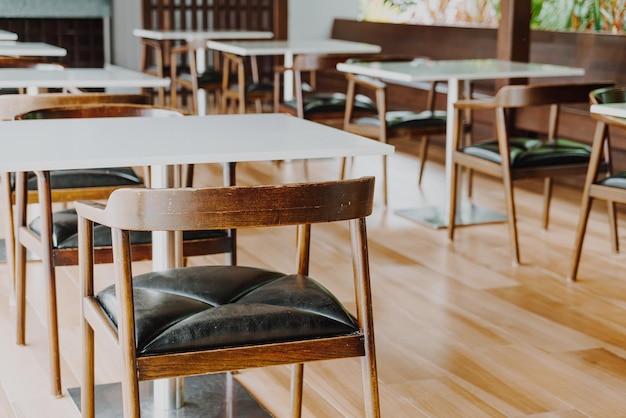 Vacío, tabla, silla, restaurante