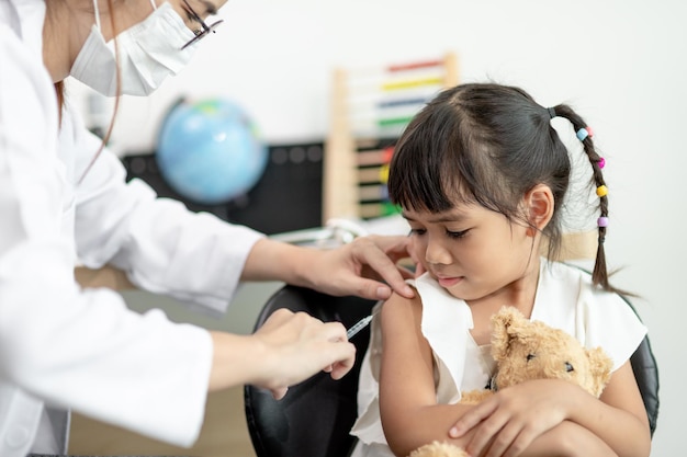 Vacunación de niños Una inyección Enfoque selectivo