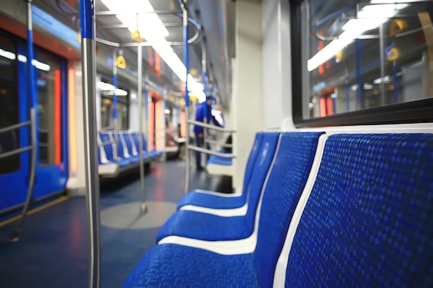 Vagón tren metro movimiento, concepto de transporte resumen antecedentes sin gente