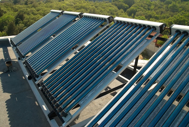 Vakuum Solarwasserheizung auf dem Hausdach.