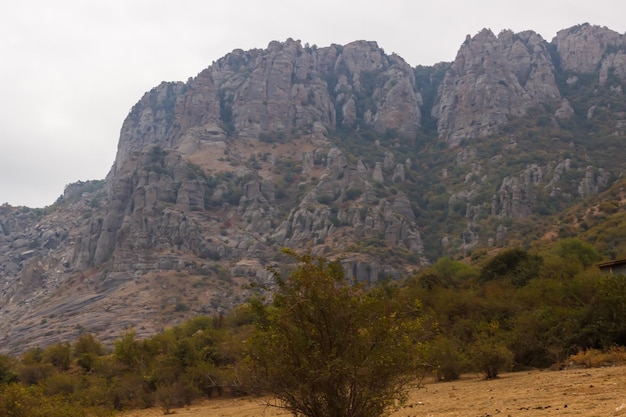 Vale com vista para as rochas de Demerdzhi