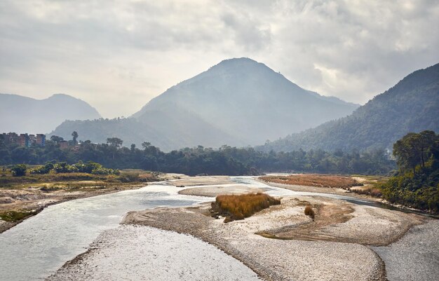 Vale da montanha do Nepal