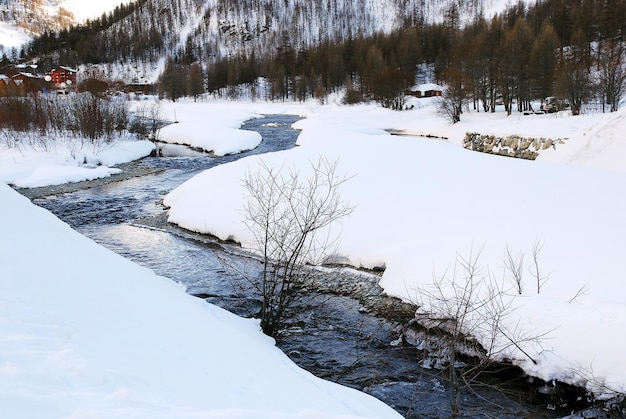 Vale do rio isere no inverno frança