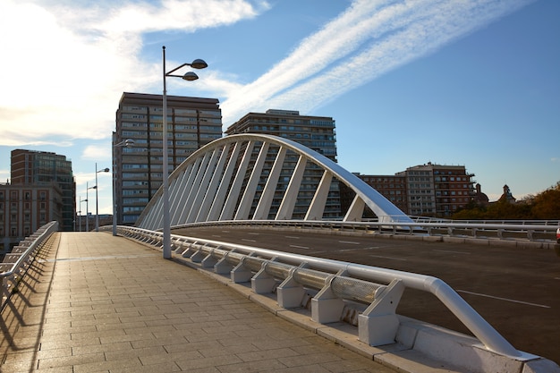 Valencia Alameda-Ausstellungsbrücke auf Turia