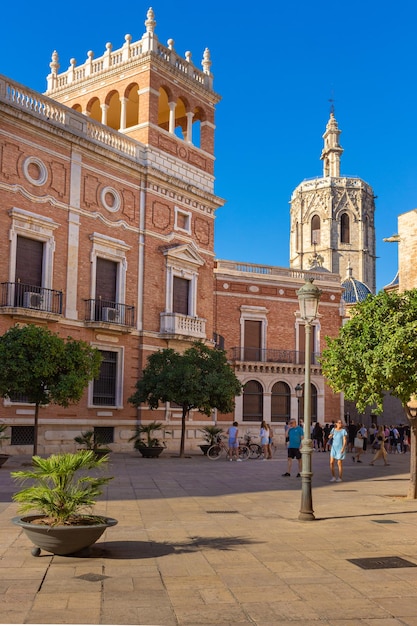 Valencia, Palacio Arzobispal y Torre del Miguelete de la Catedral