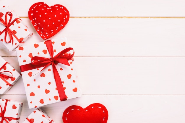 Valentinsgruß, Geschenkbox in der Feiertagsverpackung mit Kopienraum