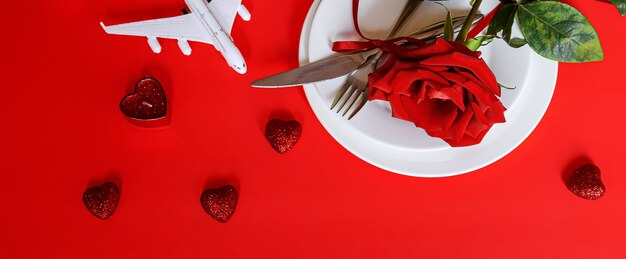 Valentinstag. Eine schöne Geschenkreise. Selektiver Fokus. Urlaub