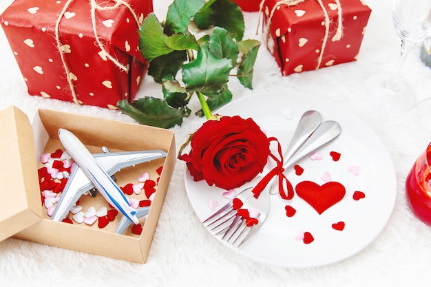 Valentinstag. Eine schöne Geschenkreise. Selektiver Fokus