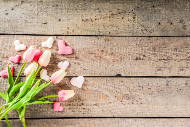 Valentinstag Hintergrund mit Herzen, Blumen